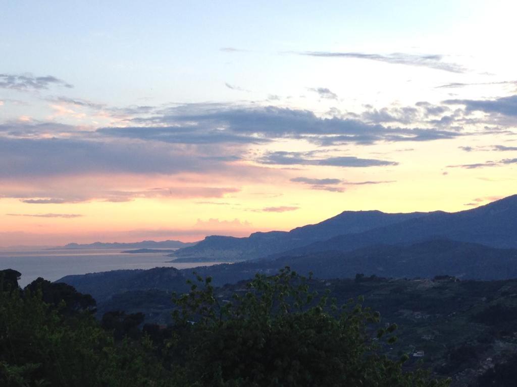 Sunset With View In Seborga Apartment ภายนอก รูปภาพ